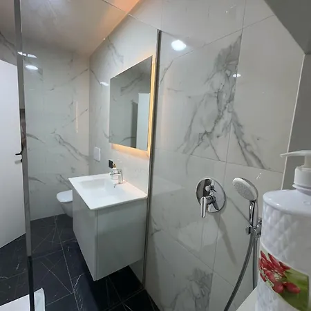 Djakbe Hotell Linze