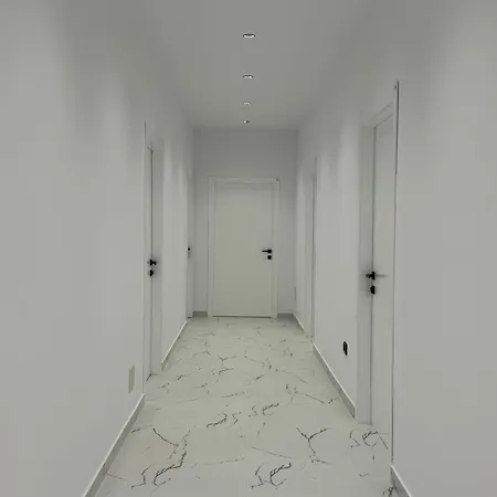 Hotel Djakbe *